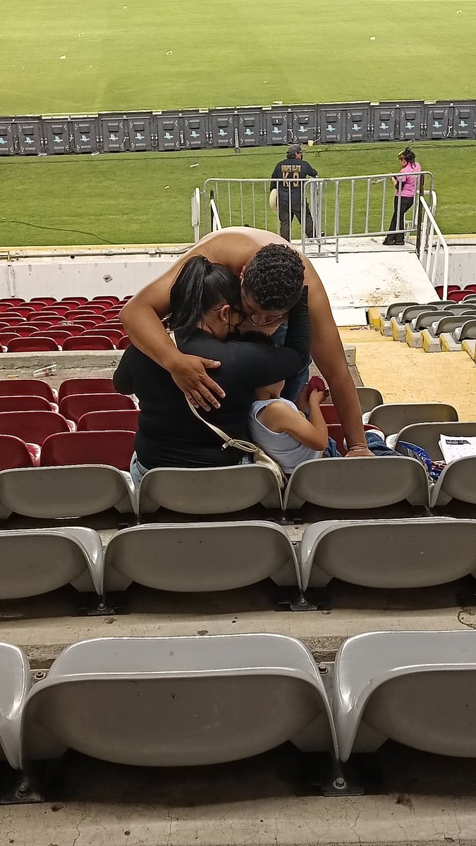 yannigonzalezg's tweet photo. Así no debería de verse una foto wn el estadio #México #queretaro #atlas #ASESINOS https://t.co/9w7ctZ9ASO