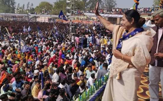 गाजीपुर जिले की सबसे चर्चित सीट जहुराबाद में बहुजन समाज पार्टी की प्रत्याशी <a href="/ShadaabFatima/">Syeda Shadab Fatima</a> जी की रैली में उमड़े जनसैलाब  ने यह साबित कर दिया कि इस बार <a href="/oprajbhar/">Om Prakash Rajbhar</a> की विदाई तय है।
जरा जनसैलाब देखिए कि किस कदर BSP के प्रति लोगों के अंदर मोहब्बत है। 
#बहन <a href="/Mayawati/">Mayawati</a> जी_है_तो_भरोसा_है