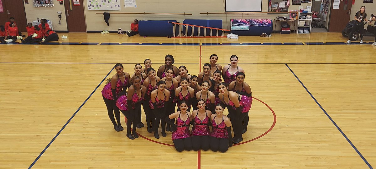 SoHoJannettes's tweet photo. 16 hours of dance shown in these 4 images.... #dancelife #statecontest
@SHHSTrojans @echs_soho @andreawenke @jsaavedra1775 @JBJohnson810 @SoHoAP https://t.co/mC67bu1oS7