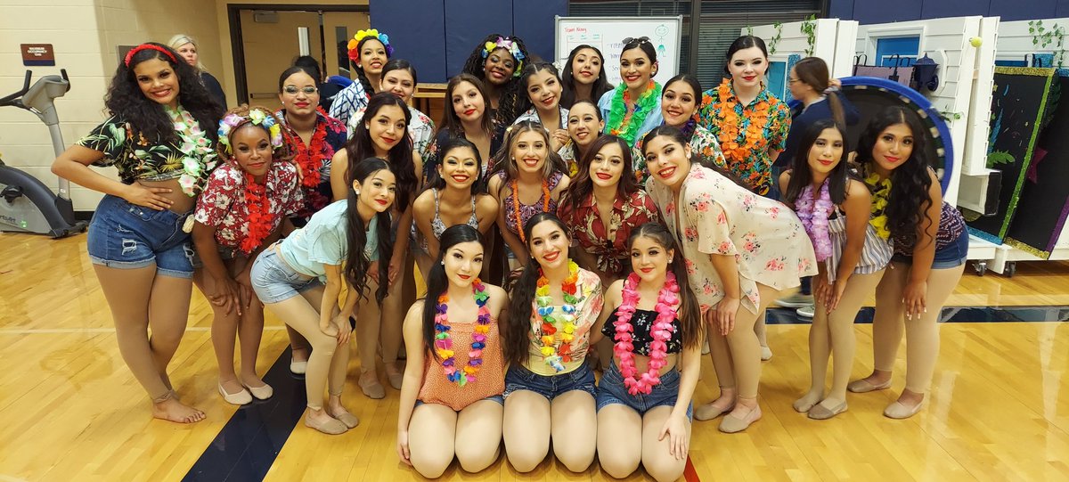 SoHoJannettes's tweet photo. 16 hours of dance shown in these 4 images.... #dancelife #statecontest
@SHHSTrojans @echs_soho @andreawenke @jsaavedra1775 @JBJohnson810 @SoHoAP https://t.co/mC67bu1oS7
