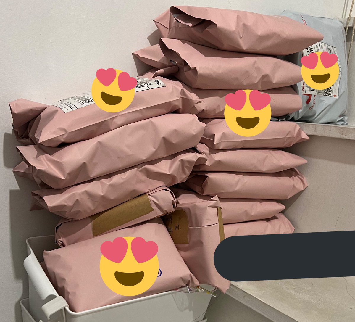 jayhooncart_'s tweet photo. ♡ #veeupdated
⤷ re: enconnect companion tcs 
all sc0 packages will b picked up today! waiting nalang for the rider

ggx/jnt direct have all been booked and packed as well, you can access the tracking link through the masterlist. Pickup will be tom^^ https://t.co/QGVdYoYtzp