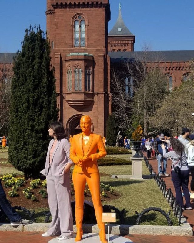 PolycrystalhD's tweet photo. In case anyone was wondering what “has statue of self on display at the Smithsonian” looks like. Here it is! 🤯

An unforgettable way to kick off #WomensHistoryMonth 🧡 thanks to @IfThenSheCan @smithsonian @aaas @GeenaDavisOrg https://t.co/QbH7AYRPdY