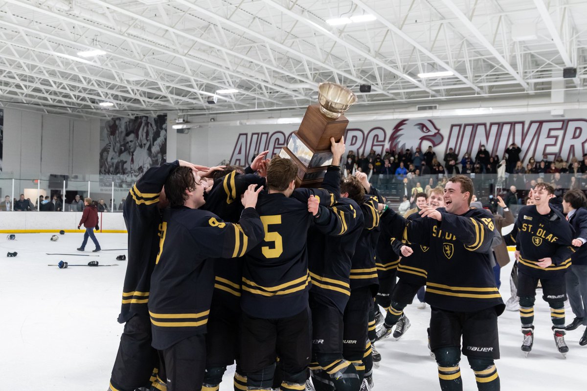 TFW you're headed to the #NCAAD3 Tournament for the second time in program history! <a href="/StOlafMHockey/">St. Olaf Men's Hockey</a> will find out where it is headed during the NCAA Selection Show on Monday morning at 10 a.m. EST.

📸: Kevin Healy

#OlePride | #UmYahYah | #d3hky