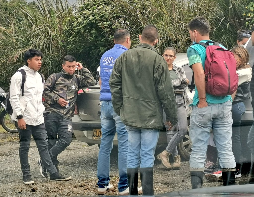 gabrielbeltranl's tweet photo. 🔵9️⃣🇨🇴 Hoy, en #Quindío con los amigos del Concejal @LuisGabrielPar9 enseñando nuestras propuestas.  @PartidoMIRA
@aydeelizarazoc #EquipoPorColombia
#SenadoMIRA9
@JuVillanuevaP #Camara103 https://t.co/B7D6N5lAMS