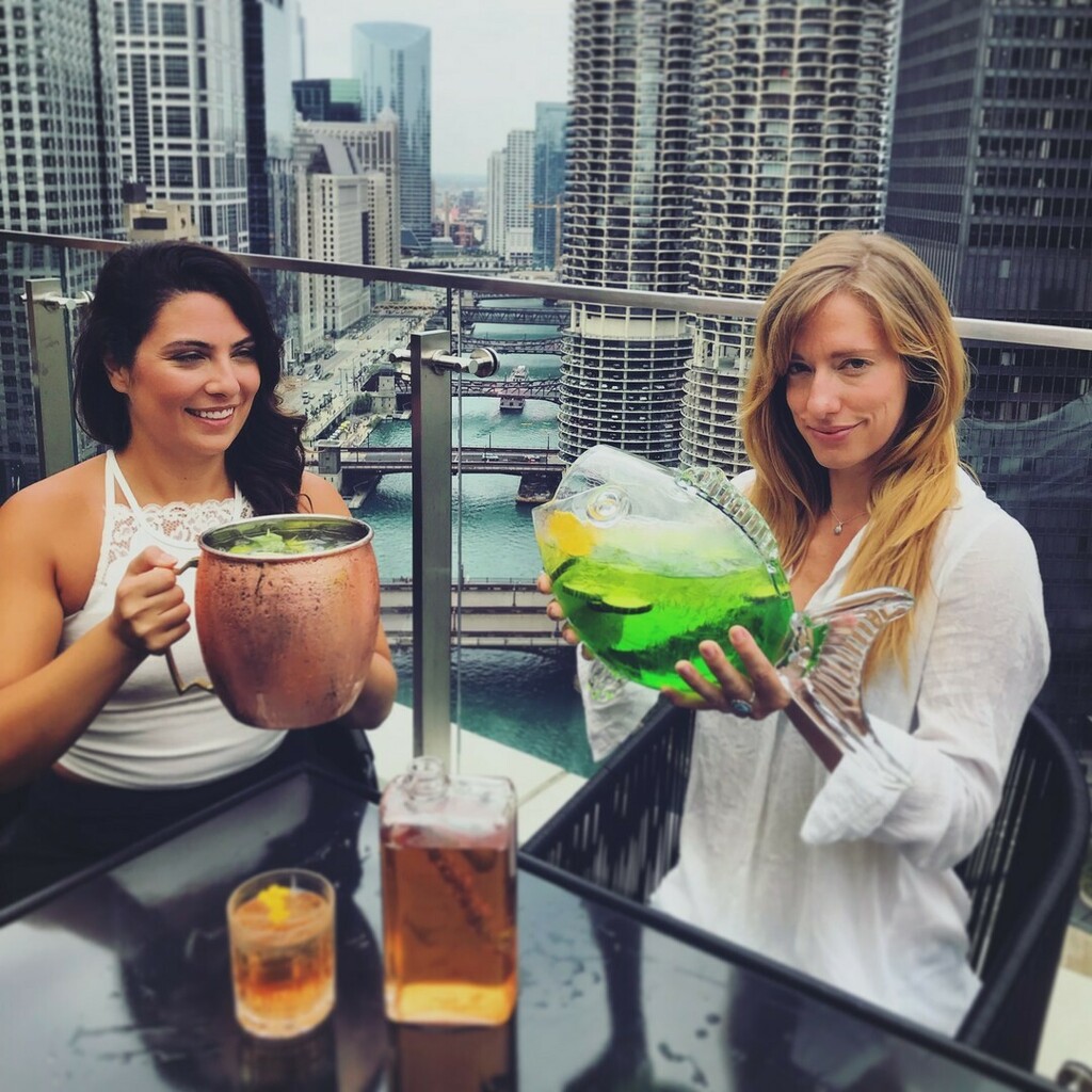 seasonedstudio's tweet photo. Heading into the weekend like...

#bigdrinks #greatviews #chicago 
@lhchicago @stepheegram #weareseasoned #seasoned4u #travelgram #travelpix #travelfilmmakers https://t.co/ROiQIYBQ7j https://t.co/sNzNzV6sFd