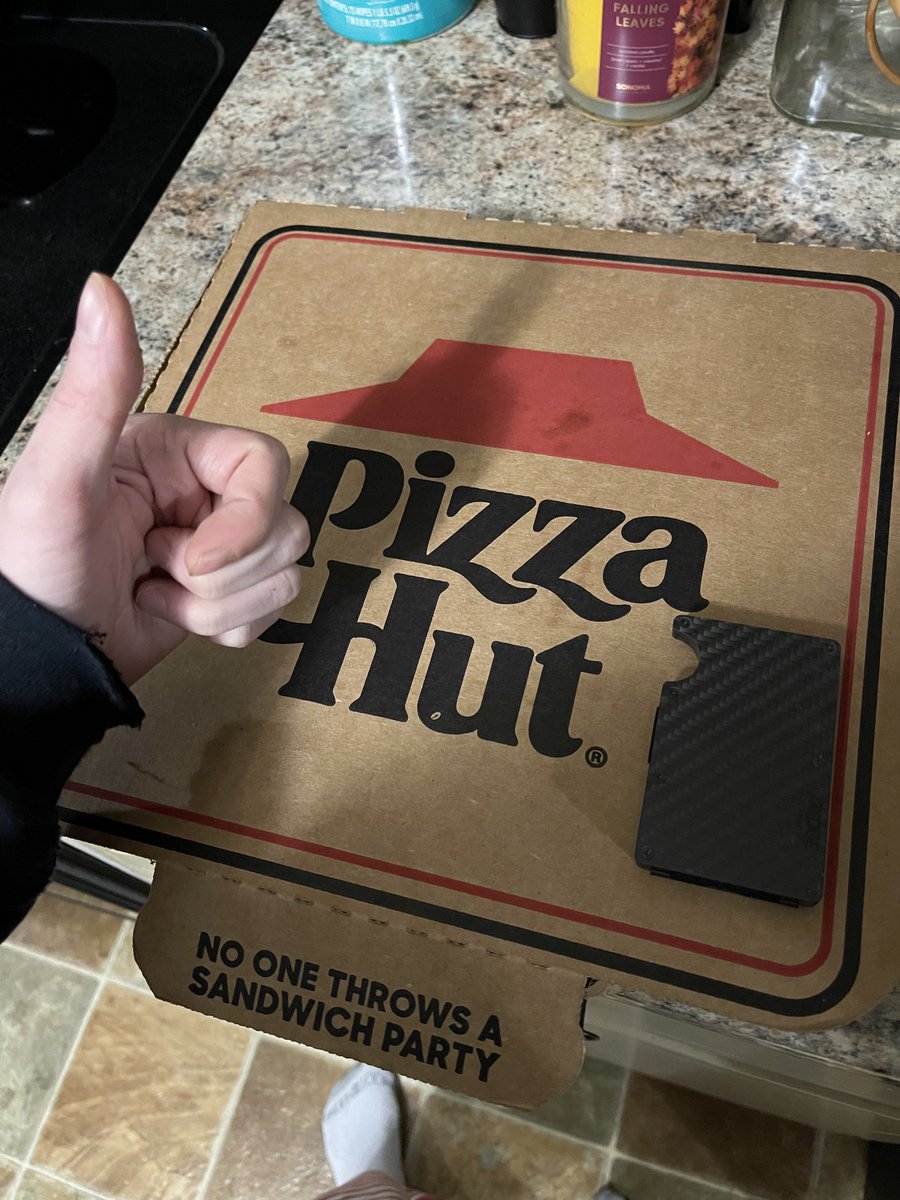 dellor's tweet image. huge thanks to @ridgewallet and @pizzahut for continuing to support the stream

whats better than pizza? FREE pizza! you wont even have to take out your Ridge wallet to pay!

like and retweet this and i will choose someone to send a free Ridge wallet and Pizza Hut pizza code

#ad