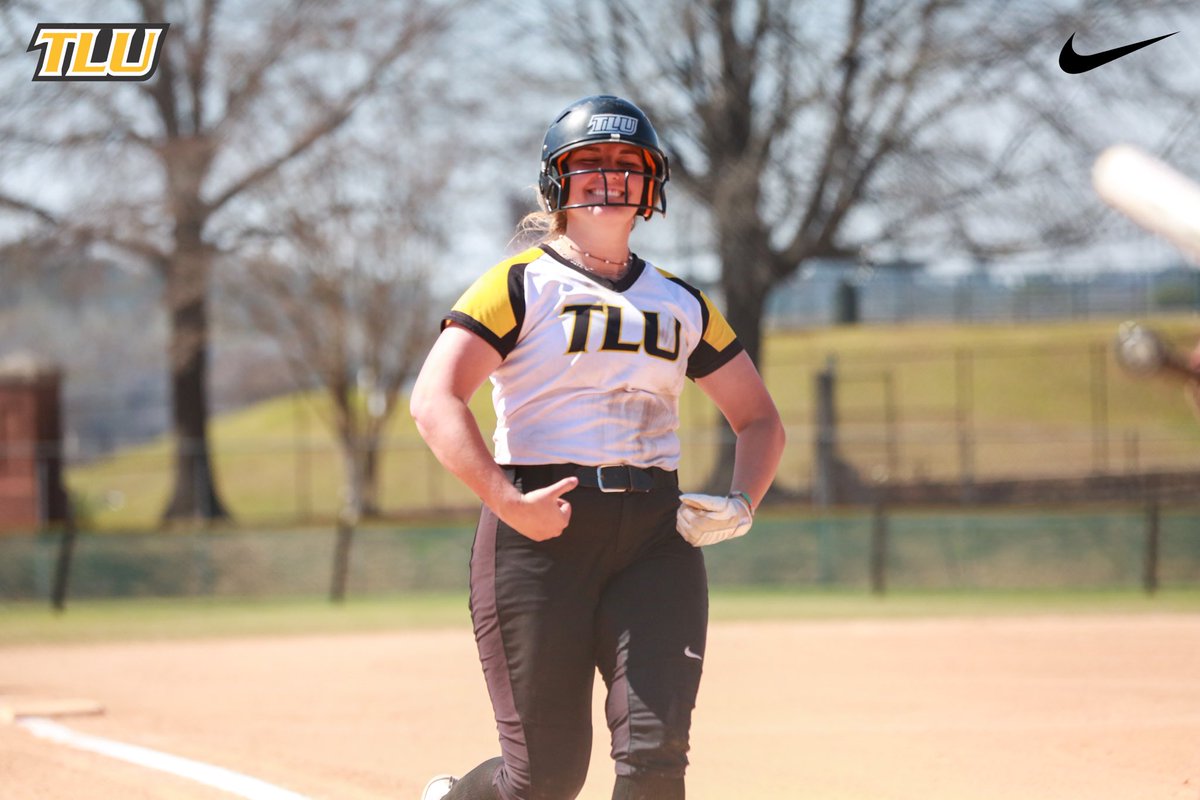 TLUsoftball's tweet photo. We’re just here having a good ol’ time

#TooLiveU | #PupsUp https://t.co/9WHLGF7Hv5