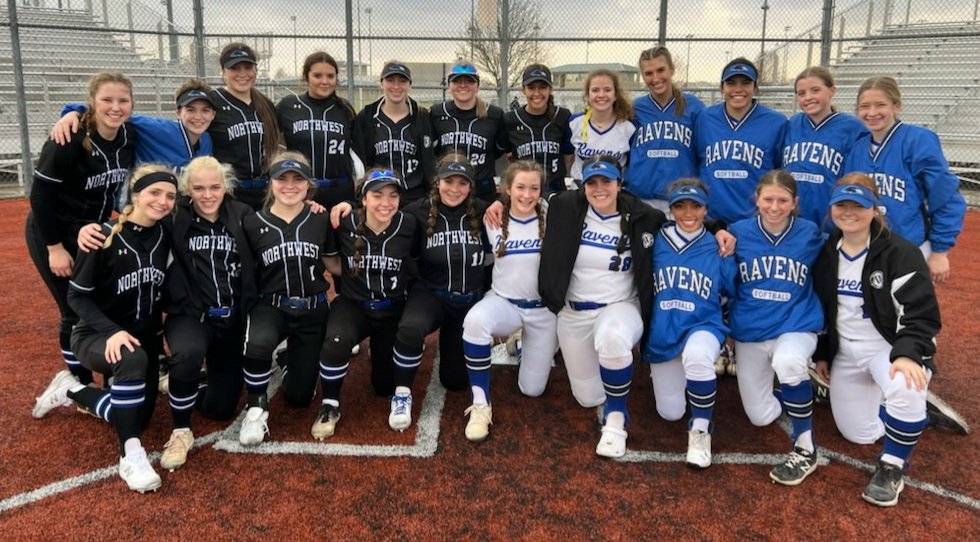 onwsoftball's tweet photo. Our Annual Black &amp; Blue Scrimmage was a success. It was a great turnout this morning! We have a long way to go but are off to a great start! #effortandattitude #team19 #foraxl @SFLSOFTBALL
🥎🖤💙🖤🥎 https://t.co/lUVAnoIOX8