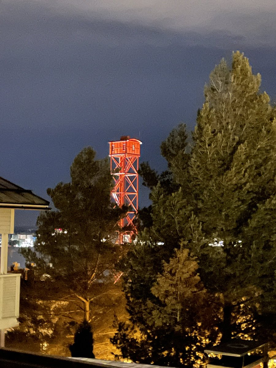 Haulitorni. Haulimestari kiipesi aikaisin aamulla sytyttämään tulen ja 400 kg lyijyä. Kovaa työtä. Suomalaisuus vaatii kovaa työtä. NYT. Suomen puolesta olemme kuten haulimestari. Paasikivi sanoi aikaan hyvin: ”Kaiken viisauden alku on tosiasiain tunnustaminen”
Se on nyt NATO.