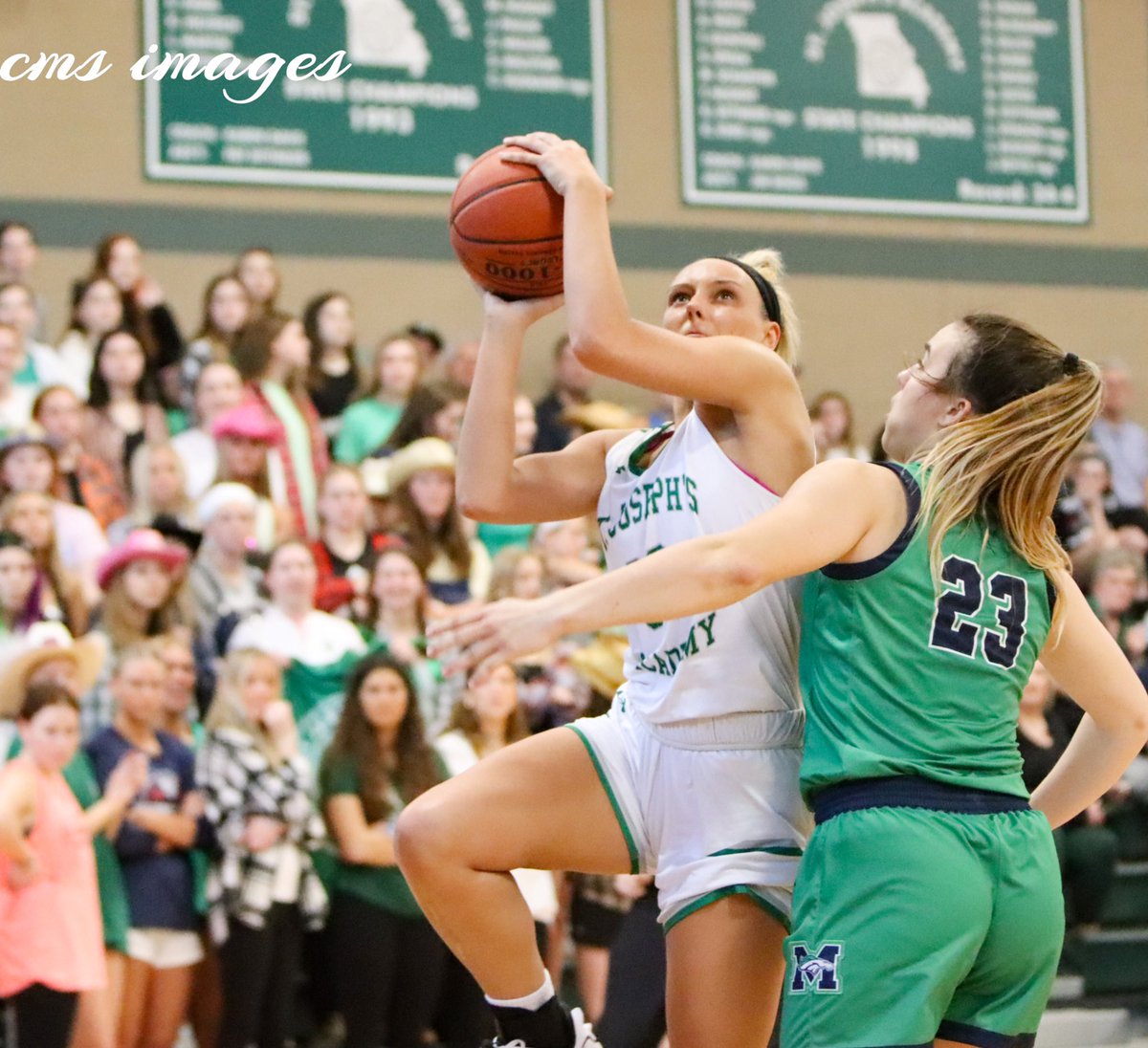 ChrisSchmitz168's tweet photo. “What A Day SJA”
Angels 😇 run the table in the C6D2 WBB tournament with a 58-44 win over #2 seed Marquette Mustangs! **Give me a “follow” and a DM to see if I have a game shot of you! @StJoeAngels @PGHMissouri @MSHSAAOrg #angels #basketball #C6D2👑 
#stlprephoops #cmsimages📸 https://t.co/Ygj0P9yBI8