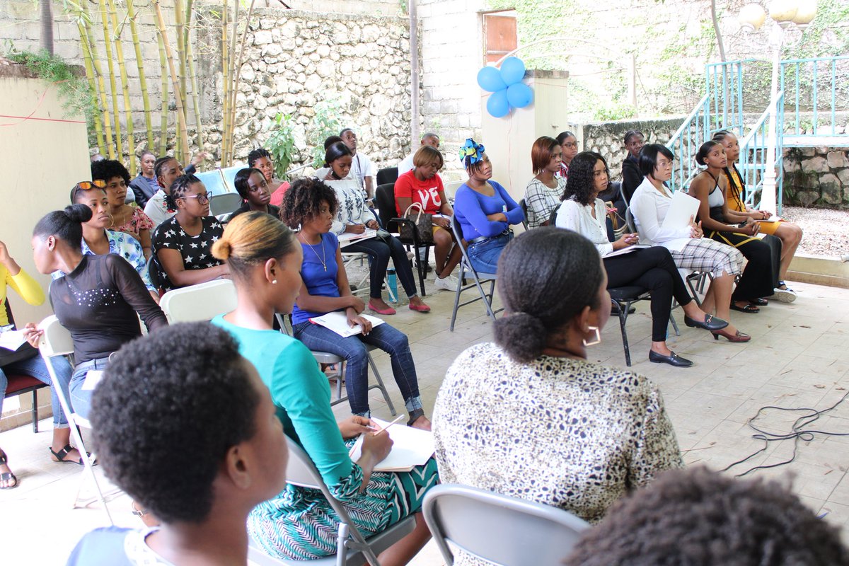 FemmesUnir's tweet photo. Première journée de la formation
L’implication politique des femmes : quels bénéfices pour Haïti?
#AvecTous
#PourTous https://t.co/mbc0ItYj0f