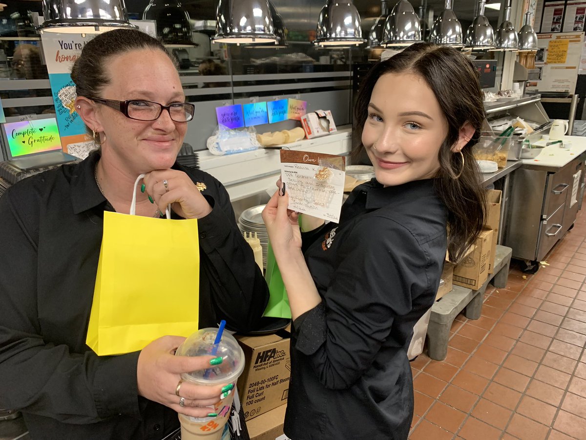 February Sales building Team member Duo REANNA and KAITLYN in the HOUSSSSSSEEEEE!!! These two topped out four week contest as we scored them in five categories against their peers in different sales building techniques! Way to go! #TeamCheddars #TeamOcala @cheddarskitchen
