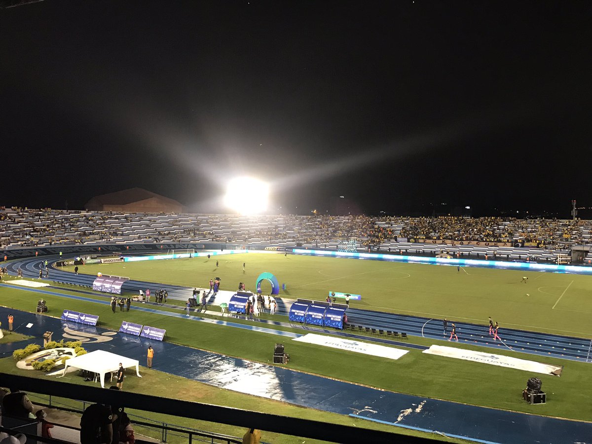 CanchaECRadio's tweet photo. Todo listo para que ruede el ⚽️ en el 🏟 Alberto Spencer, aproximadamente 4.000 personas se han hecho presente a falta de media hora para que inicie el compromiso @9deOctubrefc 🆚 @BarcelonaSC #3fecha #LigaPro #LigaProBetcris 🗣@jonathms26 https://t.co/PuAo96JewH