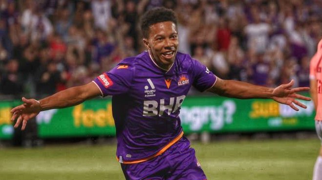Matchday, Glory are finally back in Perth 😍

🆚 Adelaide United
🏟 HBF Park
⏰ Kickoff 4:05pm

Score predictions?