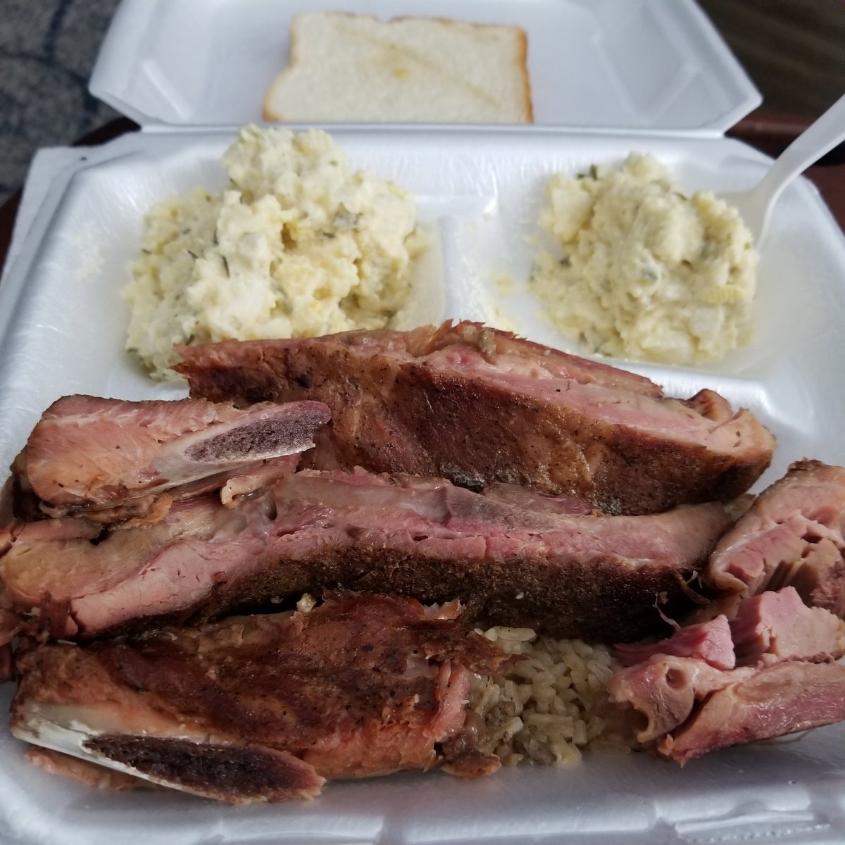 mohoutdoors's tweet photo. Eating some ribs. #ribs #BBQ #BBQSaturdays https://t.co/Sb47p2BJKu