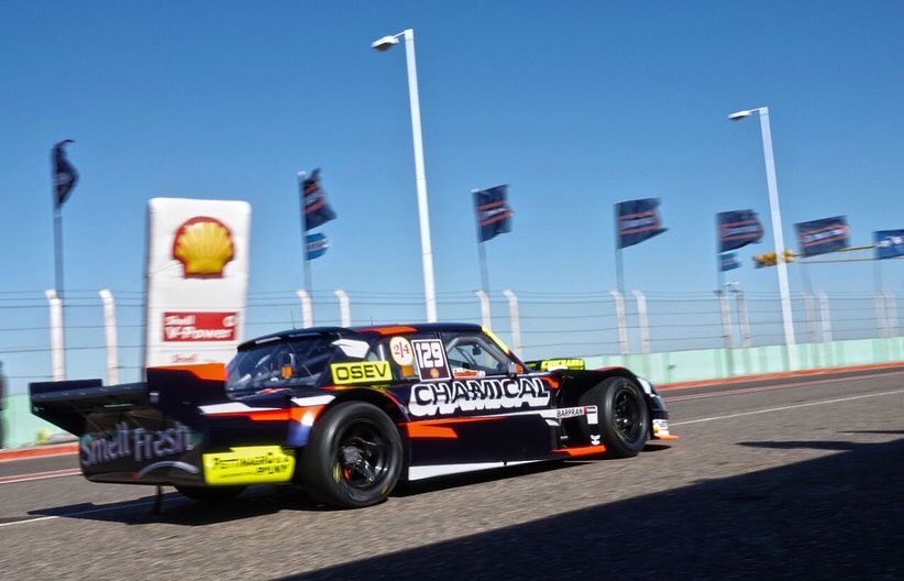 ntrosset's tweet photo. #TCenNeuquen 🏁 Positivo arranque con el Ford del #URRacing. Hoy fuimos P18 y vamos mejorando en cada salida a pista. Queda seguir trabajando y sumar km.
🔜 Mañana largamos desde la 3er fila en la 3er serie. https://t.co/lIbE9ZCFVA