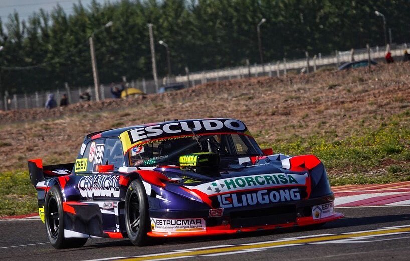 ntrosset's tweet photo. #TCenNeuquen 🏁 Positivo arranque con el Ford del #URRacing. Hoy fuimos P18 y vamos mejorando en cada salida a pista. Queda seguir trabajando y sumar km.
🔜 Mañana largamos desde la 3er fila en la 3er serie. https://t.co/lIbE9ZCFVA