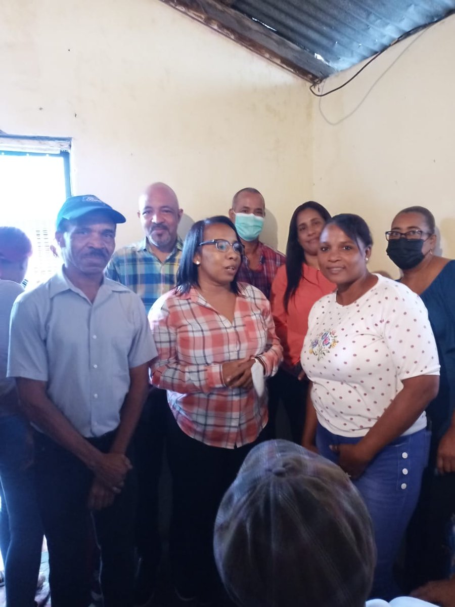 AlexandrapenaRD's tweet photo. Hoy a pesar de la lluvia continuamos consolidando la Fuerza del Pueblo con la juramentación de la Dirección Media en Vietnam presidida por la cra. Josefa Soto
Presente el #WilliamJusto #VictorRamirez, #RadhamesPujols, @DannerisSantana, #FreddySantana y una servidora
@FPcomunica https://t.co/xCPLTi0uM0