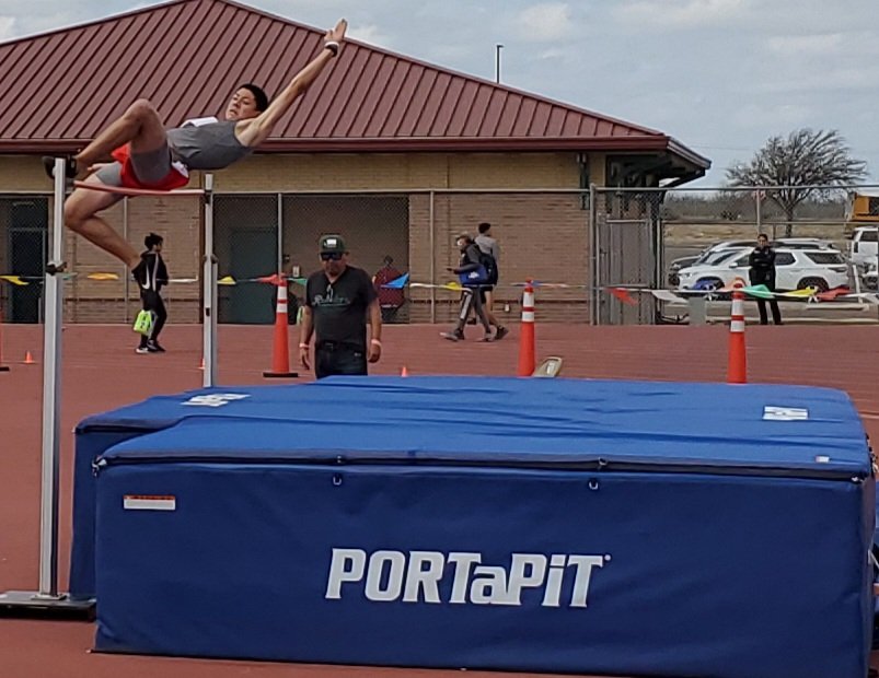 VMEaglesTrack's tweet image. @wbrayhs @RayTexanTrack represented very well this weekend @BorderOlympics in Laredo, Texas. Tyler Gatewood is the 2022 High Jump Champion! @CoachAnderson_S #GoRay
