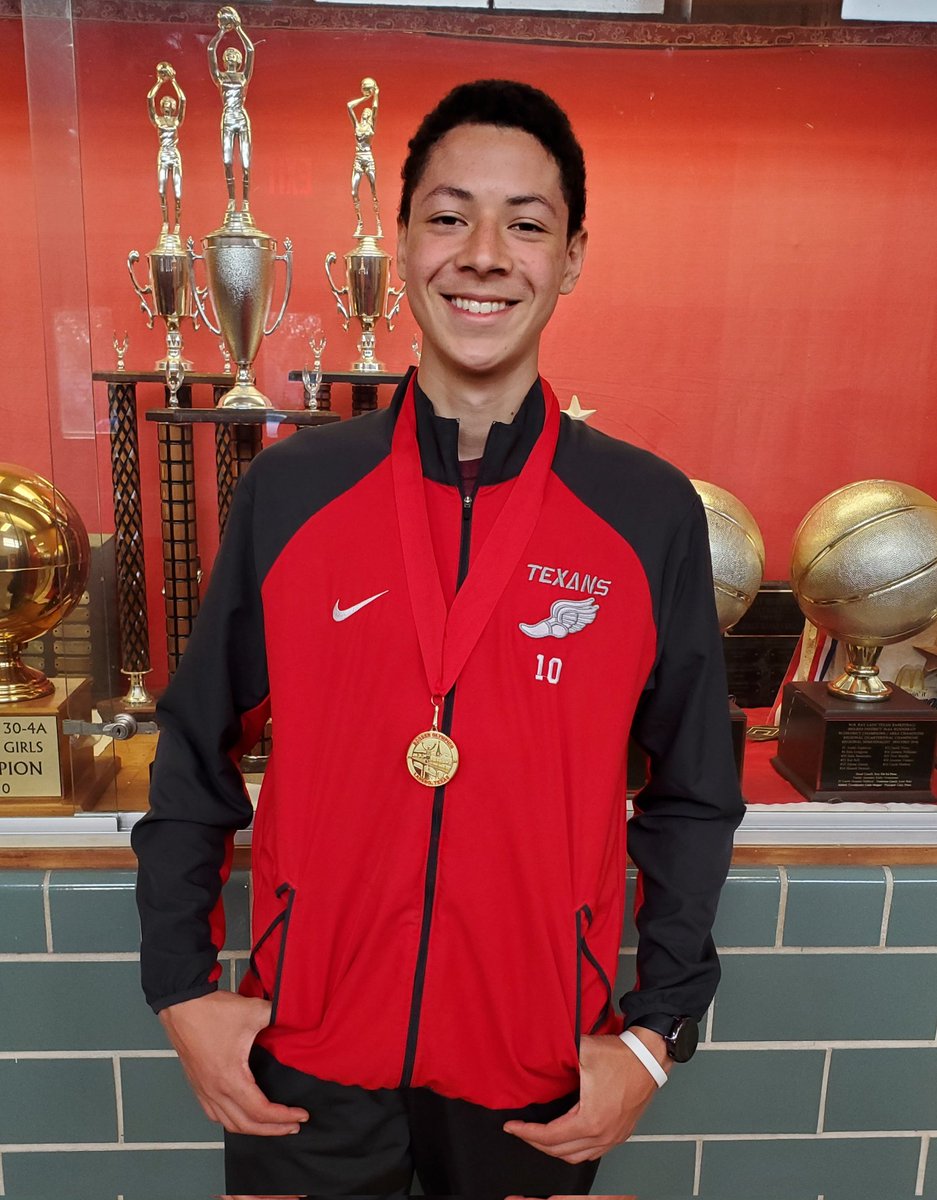 VMEaglesTrack's tweet image. @wbrayhs @RayTexanTrack represented very well this weekend @BorderOlympics in Laredo, Texas. Tyler Gatewood is the 2022 High Jump Champion! @CoachAnderson_S #GoRay