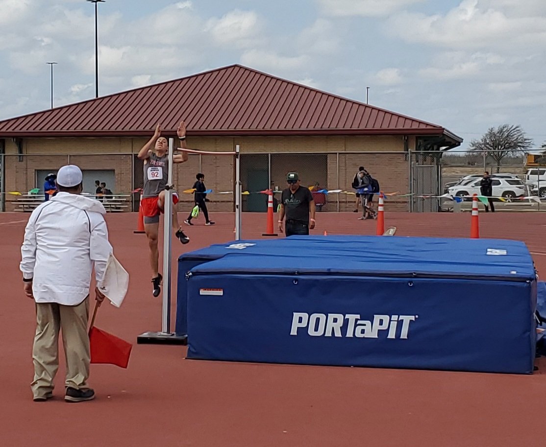 VMEaglesTrack's tweet image. @wbrayhs @RayTexanTrack represented very well this weekend @BorderOlympics in Laredo, Texas. Tyler Gatewood is the 2022 High Jump Champion! @CoachAnderson_S #GoRay