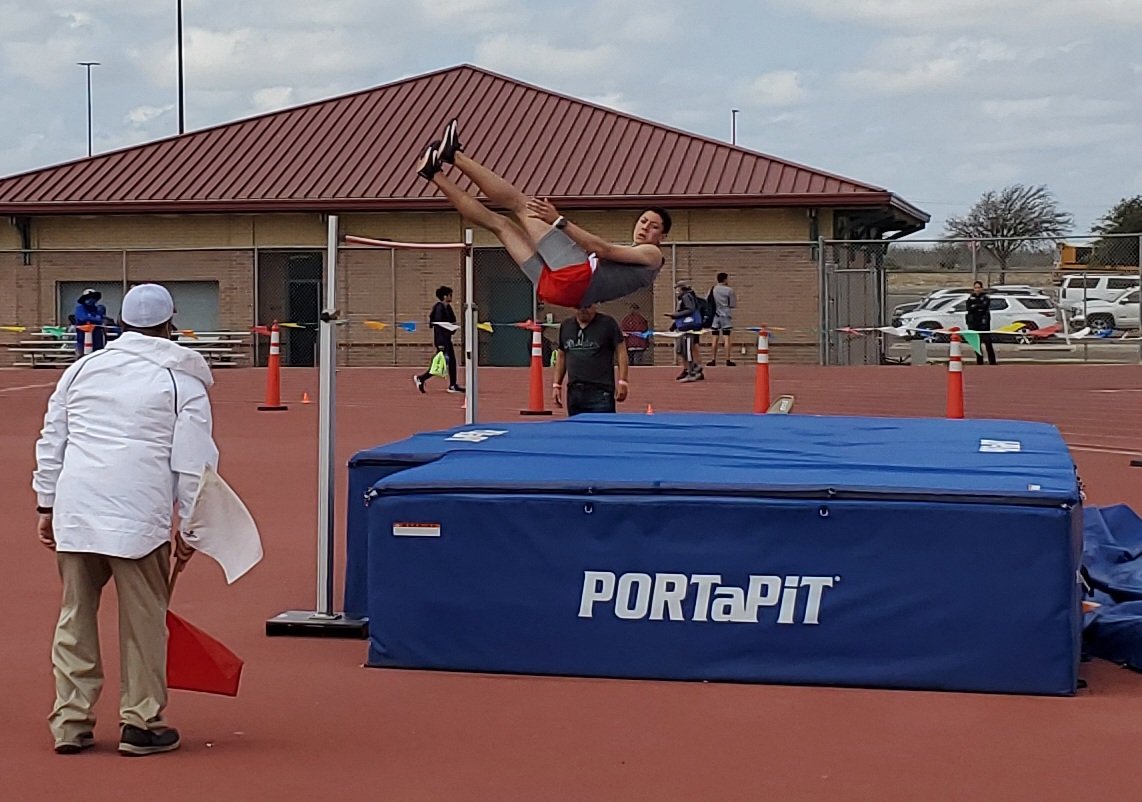 VMEaglesTrack's tweet image. @wbrayhs @RayTexanTrack represented very well this weekend @BorderOlympics in Laredo, Texas. Tyler Gatewood is the 2022 High Jump Champion! @CoachAnderson_S #GoRay