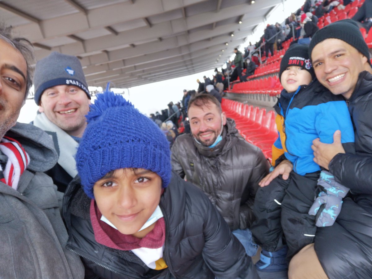 TorontoDads's tweet photo. A group of dads and kids went to the @TorontoFC home opener! A lot of fun was had despite the result.

#TFC #torontodads #citydads https://t.co/byQmJpLTb5