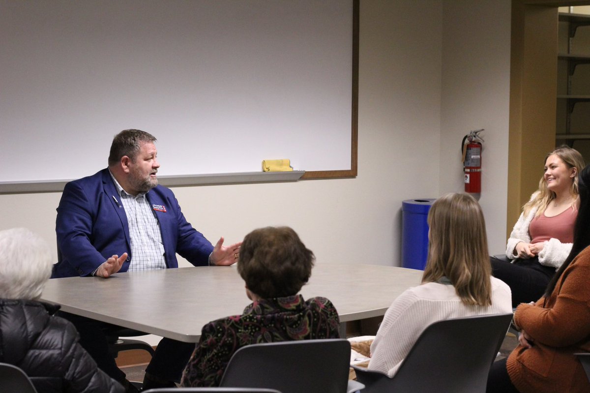 JamieSmith_SD's tweet photo. Today I met with students from the Black Hills College Democrats and community members from Spearfish and Rapid City. We had great conversations about how to improve our state. Thanks to everyone who came out!

#SmithforGov https://t.co/4yonJjYzLm