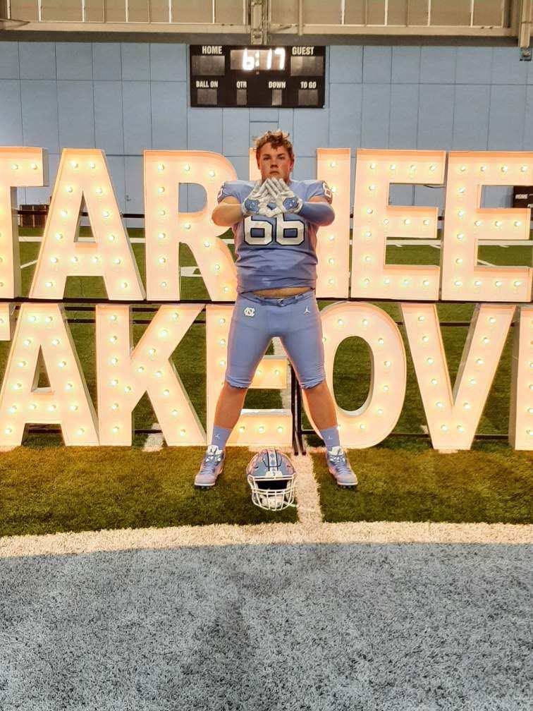 GusG2004's tweet photo. Thank you @UNCFootball for showing me some love on Junior Day!! Hard Work Pays Off!! @CoachMackBrown @CoachBicknell @CoachTommyAtha @dratledge81 @NwGaFootball @Mansell247 @RecruitGeorgia @PrepRedzoneGA https://t.co/rKhHMoiLwh
