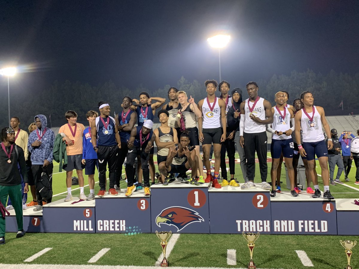 bill_boroff's tweet photo. Always good when the 4x400 team sends the @MvhsTrackTEAM home smiling…
#runbearsrun https://t.co/BK18R0stl2