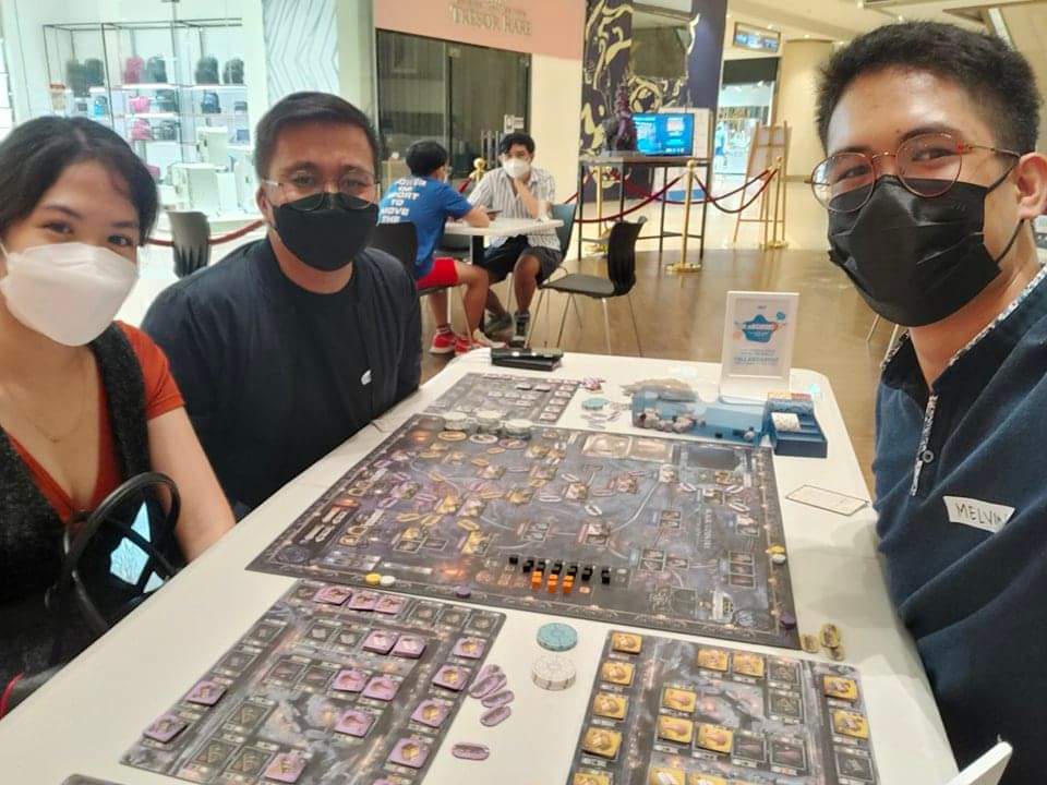 pranski's tweet photo. Another โ
off my bucket list: Join a local board game convention/event. Been wanting to join #AllAboardXP of #GamingLib and made it this time. Here with me are siblings, Melvin and Mel, as we play my today's fave - Brass: Birmingham! Ranked last with 114 points (not bad lol). https://t.co/KktroXawM6