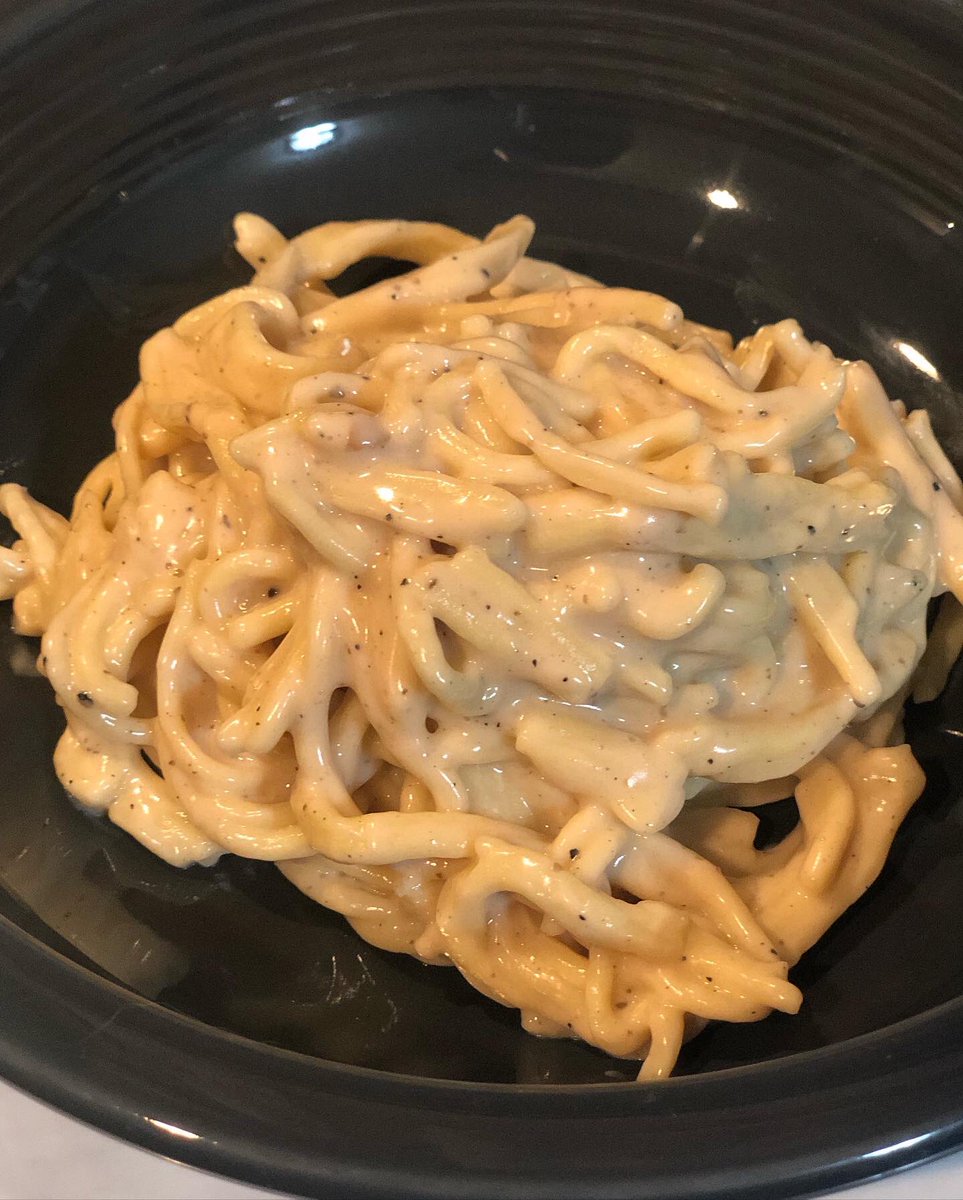 Samala104's tweet image. Spaghetti truffle alfredo 🤌

#pasta #homemadepasta #pastalover #italianfood #foodporn #cook #foodie #thesecarbsdontcount #eatpasta #eat #pastaaddict #dinner #delicious #love #livetoeat #pastagirl #alfredo #truffle #spaghetti
