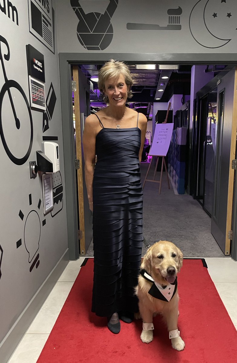 lyndseyuglow's tweet photo. Leo and I attended the Animal Star Awards this evening on behalf of our @schtherapydogs team. Incredible evening, some brilliant awards and a lot of fun.  Thankyou @animalstaruk 

#dogsoftwitter #blacktie #pets #dogs #goldenretriever https://t.co/73U14TEyX7