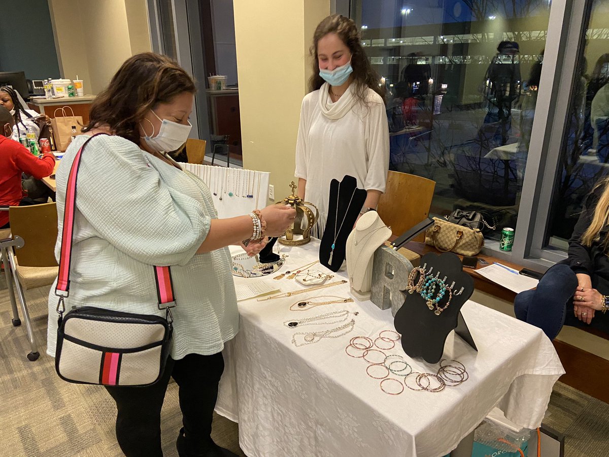 stlcaps's tweet photo. A special thank you the artists: Designs By Rayna, Pet Portraits by Gretchen Decker, &amp; Jess Carolan Designs. Check out @stlcaps Instagram for their profiles! https://t.co/K8pRUTijGr