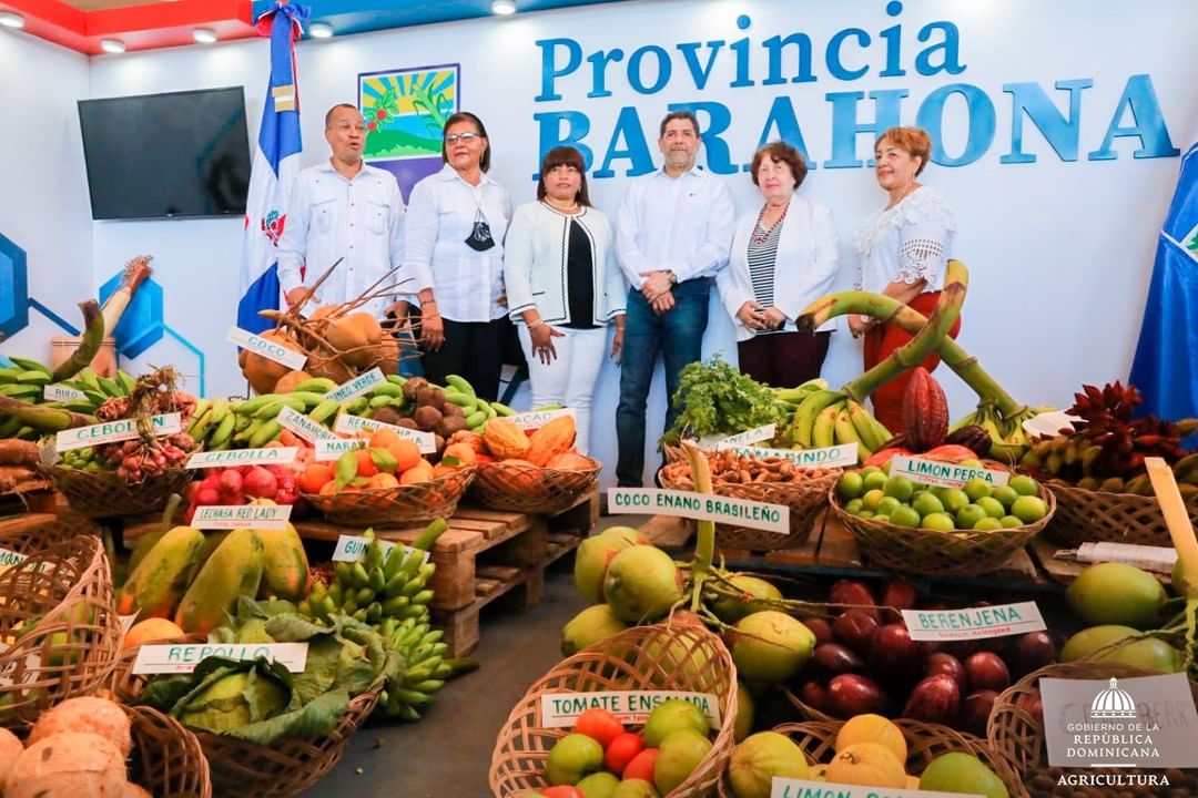 saidholguin's tweet photo. El Gob. sigue impulsando con éxito la locomotora de la agricultura en todo el territorio nacional, El Presidente @luisabinader y el Ministro @limbercruzl  altamente comprometidos con los hombres del Campo, para llevar alimentos baratos a las mesas de RD @AgriculturaRD #agropesur https://t.co/kkHjbbHPe2