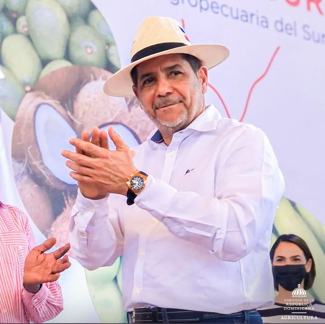 saidholguin's tweet photo. El Gob. sigue impulsando con éxito la locomotora de la agricultura en todo el territorio nacional, El Presidente @luisabinader y el Ministro @limbercruzl  altamente comprometidos con los hombres del Campo, para llevar alimentos baratos a las mesas de RD @AgriculturaRD #agropesur https://t.co/kkHjbbHPe2
