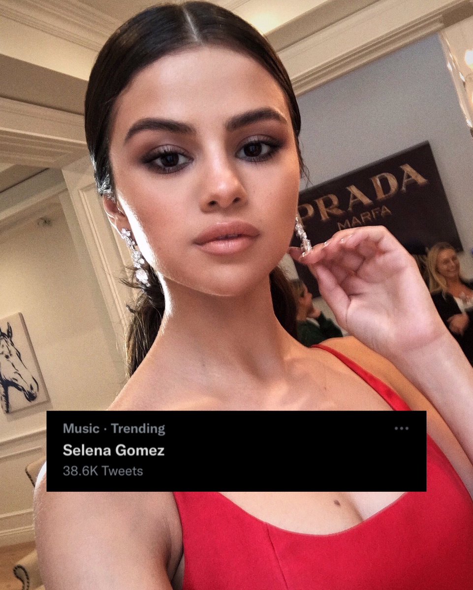 PortalSelenaBR's tweet photo. MAIS UM DIA!

Selena Gomez é atualmente um dos assuntos mais comentados do Twitter.

Os Selenators estão votando para o #LatinAMAs! 🔥 https://t.co/EQ73SUFXAe