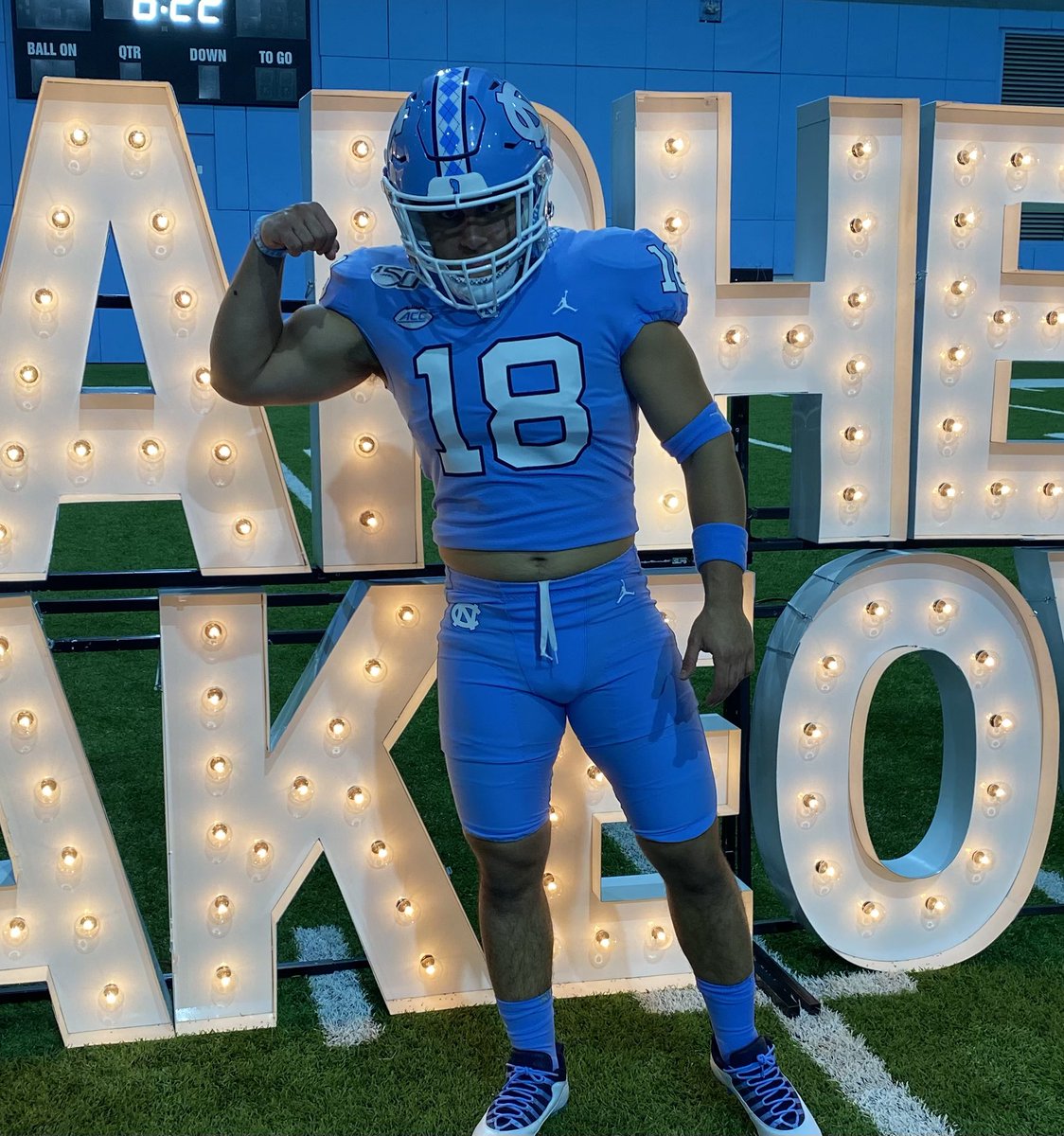 MAghaiepour's tweet photo. Had a great visit back in my hometown of chapel hill. It was an honor to come home and tour such a great place. #GTDBATH @SparkyWoodsUNC @UNCFootball @UNCCoachThig @CoachMackBrown https://t.co/3IUArbDEhN