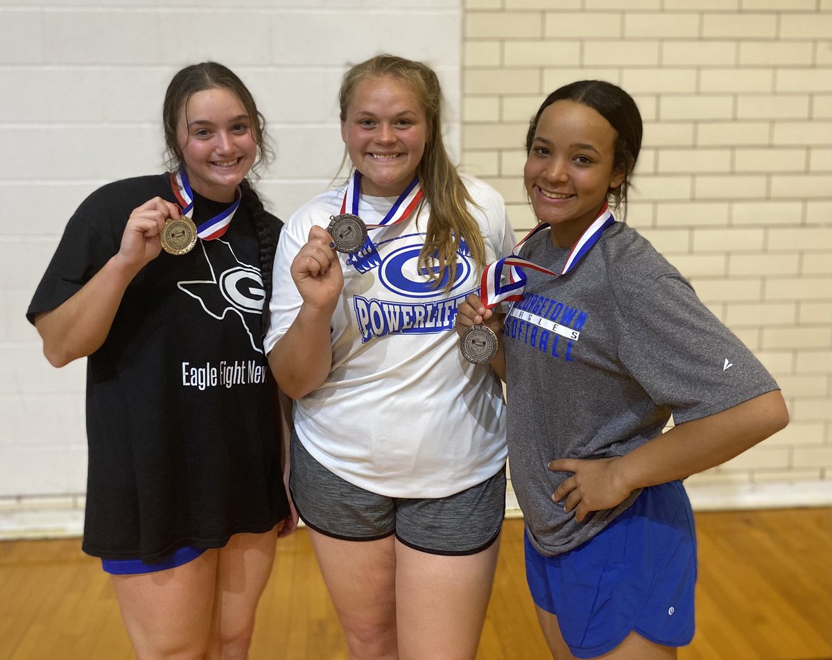 EFND_Softball's tweet photo. 3 of our ladies 🦅competed in the regional 🏋🏻‍♀️ powerlifting meet.
Savanna,placed  2nd, Abby, placed 3rd and Sam, placed 4th in their divisions at the regional  meet. Savanna and Abby qualified to lift at the state meet on March 19 in Corpus Christi.
Congrats Ladies! #EFND https://t.co/XocIcj2SV5