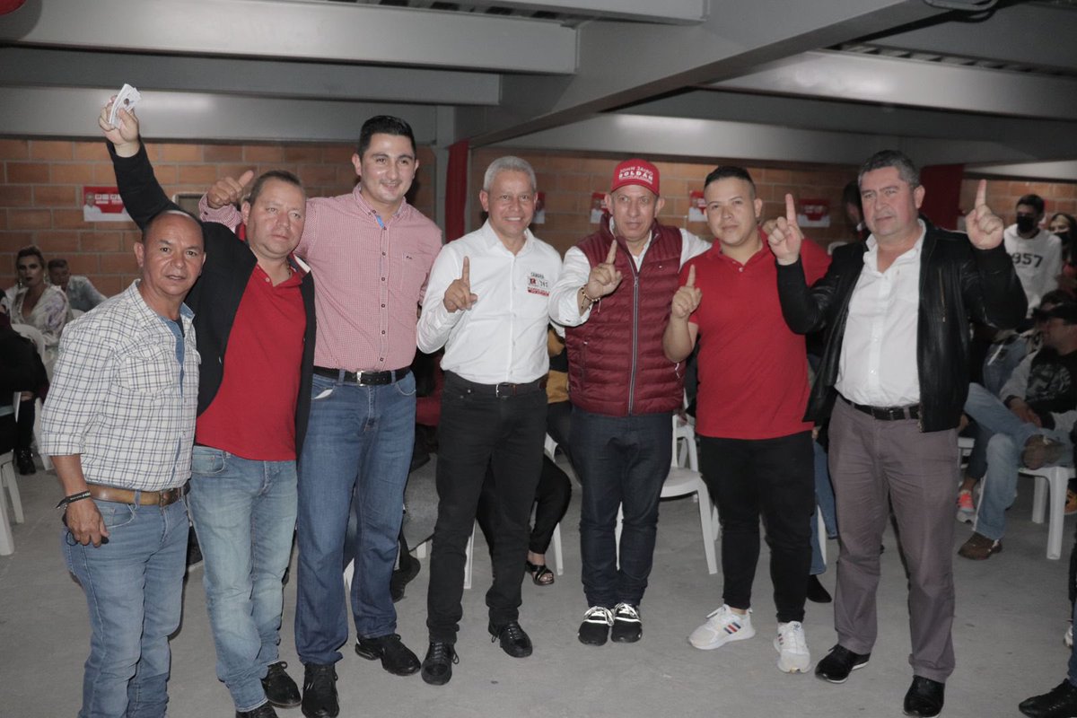 rodriardila's tweet photo. ¡Gracias Rionegro🚩!
Ustedes le inyectan toda la energía a este proyecto político y social🙌🏻.
🚩Unidos por Antioquia y Colombia🚩.
#partidoliberal
#L11
#L111 https://t.co/H96zh1mx7C