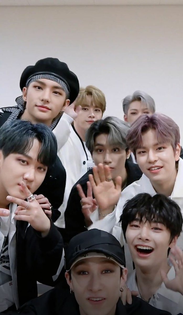 Unimultipli's tweet photo. Bang Chan e seus 7 filhos. - Uma thread de muito amor para aquecer seu ❤ https://t.co/hpuhFbAjeD