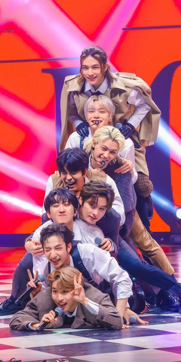 Unimultipli's tweet photo. Bang Chan e seus 7 filhos. - Uma thread de muito amor para aquecer seu ❤ https://t.co/hpuhFbAjeD
