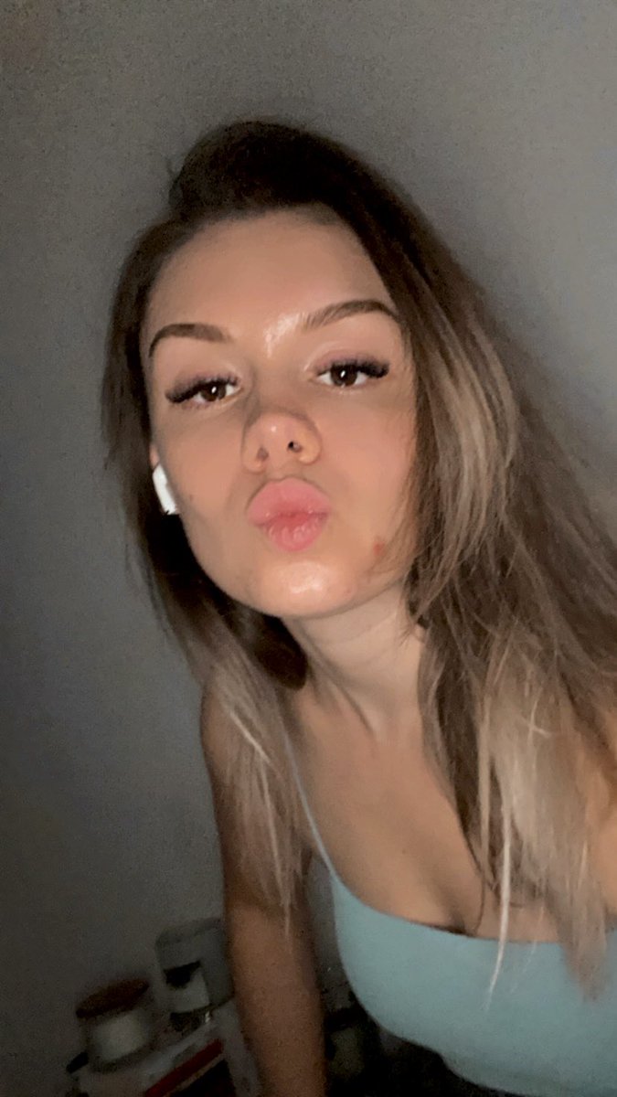 CarmenBerg's tweet photo. idk where i would be wo my zit stickies https://t.co/G6iErqf2ar