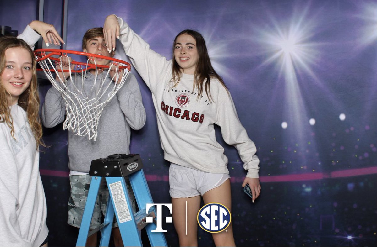 ava_krumwiede's tweet photo. Let’s go Lady Vols!! #UTWBB #SECWBB https://t.co/KJXiXc0dgD