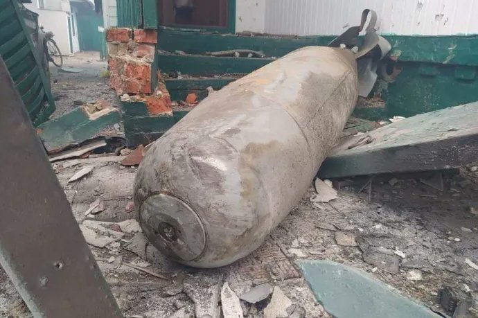 NMediaa's tweet photo. Putin'in sivillere attığı bombalar. El insaf ya.. Savaşında bir adabı olmalı. Bu ne vahşilik, bu ne gözü dönmezlik.!!

Hükümet #Tayyip #ZelilOlacaksınız #a101 Savaş Ukrayna'da #ZamSALAKlaraKayyum https://t.co/TXLzLPPrAa