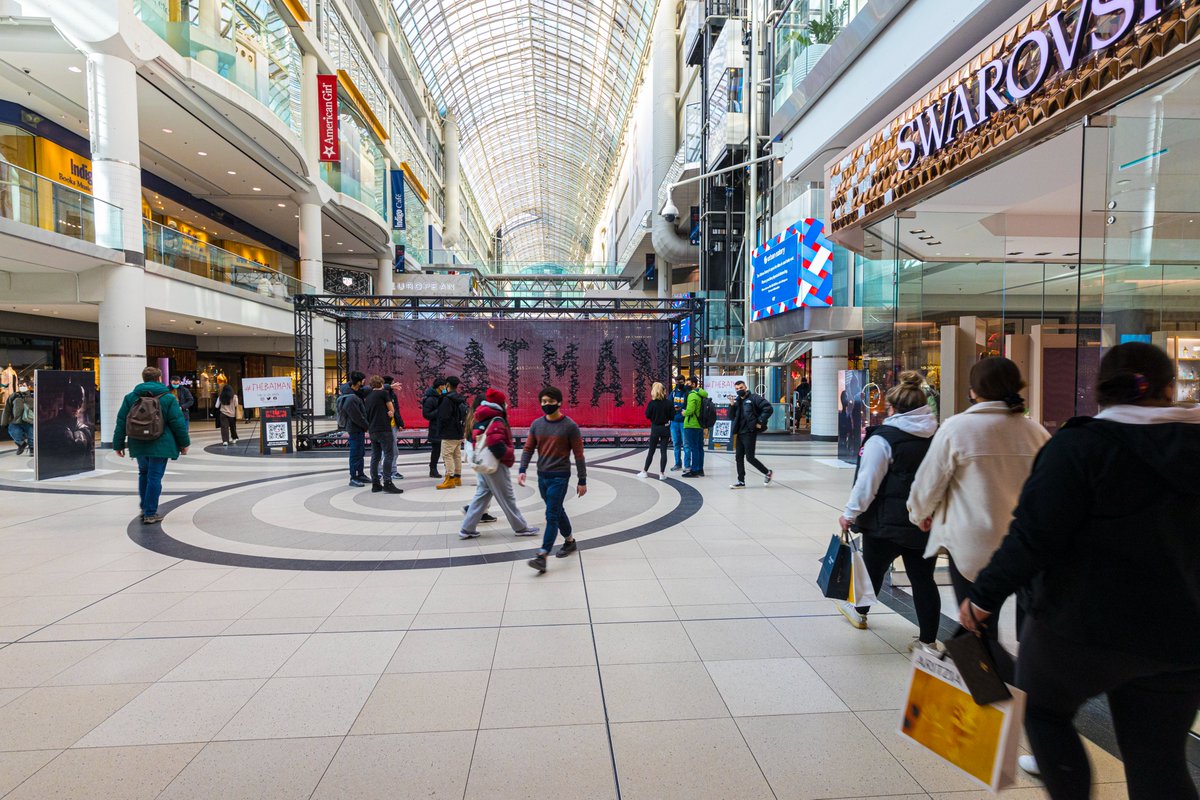 AGreatCapture's tweet photo. THE BATMAN's Colony of Bats @CFtoeatonCentre #TheBatman #TheBatmanMovie #artinstallation #photography #TorontoExplore https://t.co/5NZL5fjRcr