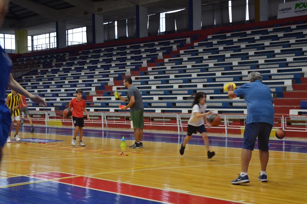 ⛹🏻‍♀️🗣 Éxitosa jornada de clínica con disertantes de primer nivel 👉🏼 <a href="/equilavayen/">Ezequiel Lavayen</a> y <a href="/jorgediazvelez/">jorge diaz velez</a> 

🤝 Agradecemos a todos los participantes y aquellos que colaboran para llevar a cabo estas instancias.

Mañana a las 9:30 comenzará la última jornada. 💪🏼🏀 ¡Los esperamos!