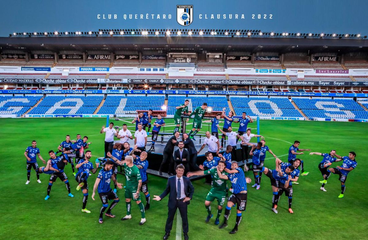 SanCadilla's tweet photo. La foto oficial de los Gallos https://t.co/soOU8fgiDu