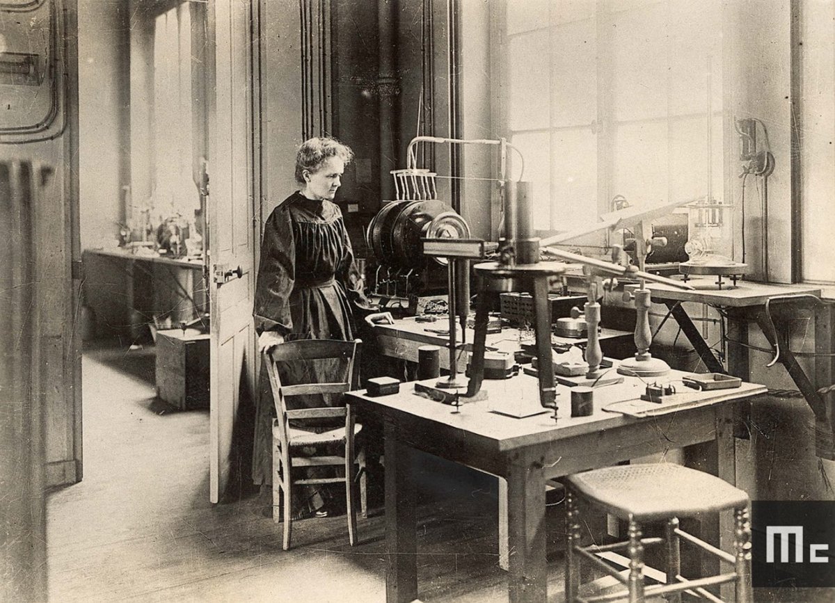 SalaLettura's tweet photo. “A questo punto, era necessario trovare un nuovo termine per definire questa nuova proprietà della materia, manifestata dagli elementi di uranio e torio. Io proposi la parola radioattività.”
—Marie Curie, dal Libro della scienza”

#DonneConLeGonne a #SalaLettura @Alberto63Al https://t.co/1e3WE6HhgY