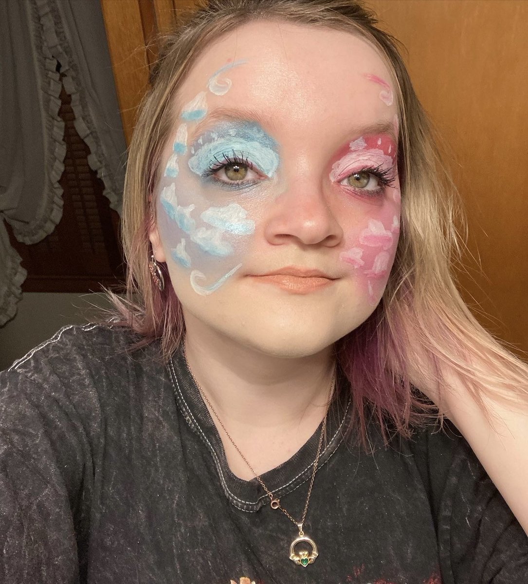 Hannah465496262's tweet photo. โ๏ธ๐๐ #makeuplook #cloudmakeup https://t.co/4xpnGflWdm